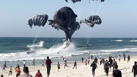 ABD'nin şova dönüştürdüğü yardımlara açlıktan kırılan binlerce Gazzeli böyle koştu - dunya