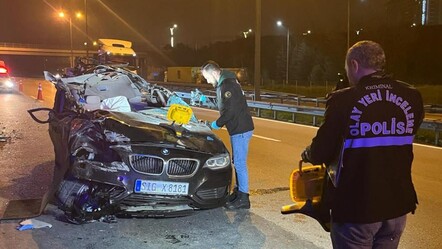 TEM’de feci kaza: Lüks otomobilin tavanı koptu - gundem