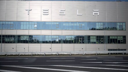 Tesla'nın Avrupa fabrikasında büyük kriz! Üretim durdu, kundaklamayı solcu grup üstlendi - dunya
