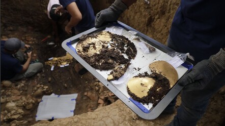 1300 yıllık mezardan eşsiz altınlar çıktı! Panama’da yapılan kazıda gizemli süslemeler bulundu - kultur-sanat