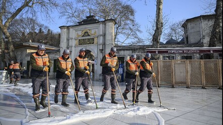 Eyüp Sultan Ramazana hazır! Tarihi cami gül suyuyla yıkandı - kultur-sanat