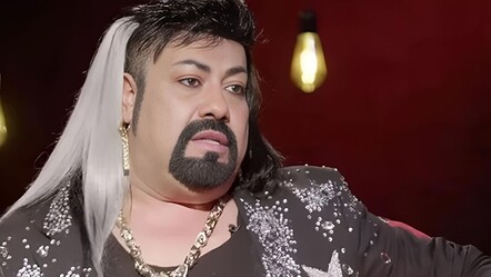 Kobra Murat askerlik fotoğrafını paylaştı, görenler Elon Musk'a benzetti - dunya