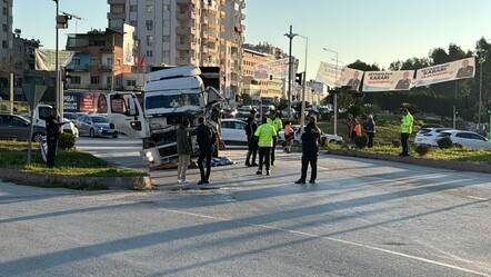 Adana'da feci kaza! Otobüs ile çarpışan kamyonun şoförü öldü - gundem