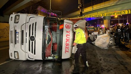 Tır otomobilin üzerine devrildi... Bir aile yok oldu - gundem