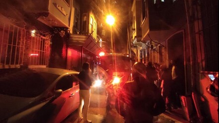 Beyoğlu'nda sıcak saatler, yan binasında çıkan yangın canından etti! - haberler