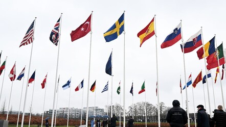 NATO'da tarihi gün! İsveç bayrağı göndere çekildi - dunya