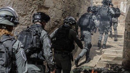 İsrail polisi, İsrail bayrağını yakan dindar Yahudi genci gözaltına aldı - gundem