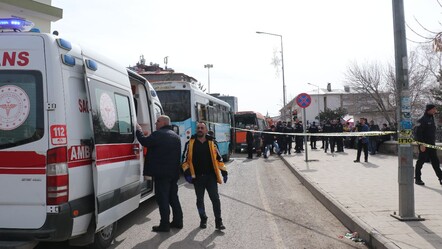 Erzurum'da zincirleme kaza: Otobüs, minibüs ve otomobil birbirine girdi - gundem