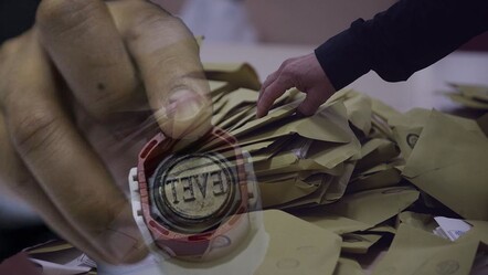 Son seçim anketinde ibre tersine döndü: İstanbul, Adana ve Balıkesir'de önde olan isimler değişti - politika