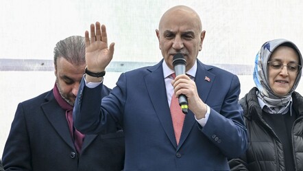 Turgut Altınok'tan Mansur Yavaş'a: Ankara'da gören yok, Londra'nın sokaklarında gören çok - politika