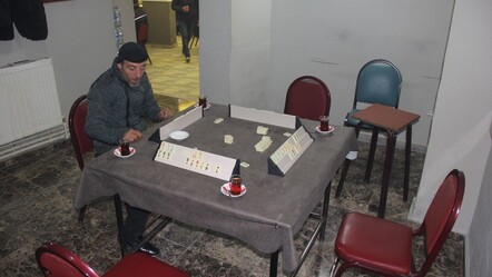 Okeye üç kişi aranıyor! Dört kişilik oyunu tek başına oynayan vatandaşın o anları kamerada - gundem