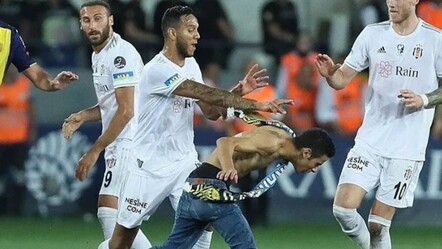 Taraftarla kavga eden futbolcu ceza alır mı? Futbolcu taraftarla kavga ederse kaç maç ceza alır? - haberler