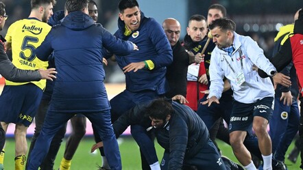 Trabzon'dan yeni görüntüler! Egemen Korkmaz ile İrfan Can Eğribayat yumruklaştı! 'Ekmek yediğin yere ihanet' - spor