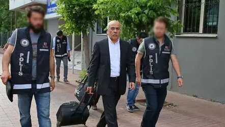 FETÖ'nün önemli isimlerindendi: Eski Vali Ahmet Pek gaybubet evinde yakalandı! - gundem