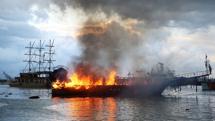 Alanya Balıkçı Barınağı'nda demirli iki tur teknesi yandı - gundem