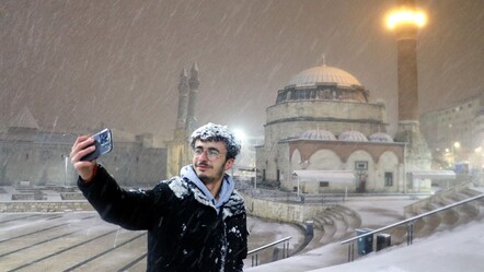 Baharı beklerken kış geldi, bir ilçede okullar tatil edildi - haberler