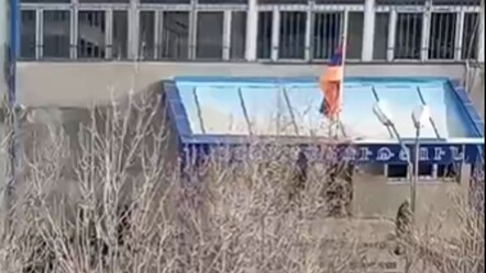 Ermenistan'da polis karakoluna baskın! Silahlı kişiler bombalarla saldırdı - dunya