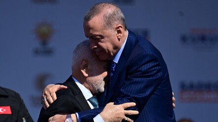 Yeniden Refah'tan istifa etmişti: AK Parti'ye geçen Suat Pamukçu'nun rozetini Erdoğan taktı - gundem