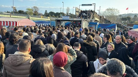 Altunizade'de yoğunluk! Metrobüs arızası, seferleri aksattı - gundem