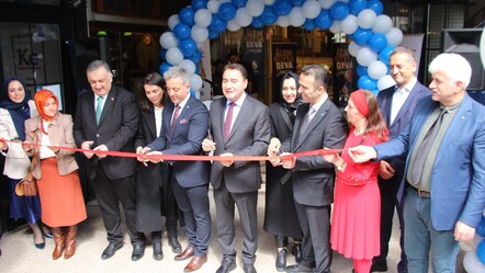 Ali Babacan'a Trabzon'da soğuk duş! Koruma ekibi dahil 20 kişiye seslendi - politika