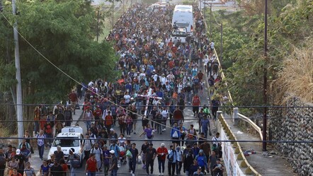 Yüzlerce göçmen, Meksika'dan ABD sınırına ulaşmak için yürüyüşe geçti - dunya