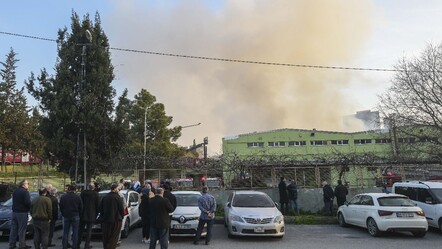 Küçükçekmece'de korkutan fabrika yangını! Dumanlar birçok ilçeden görüldü - gundem