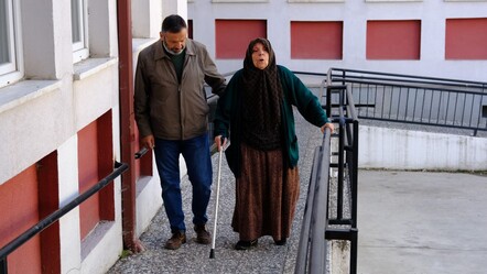 Her şeye rağmen engelleri aştılar! Yaşlı ve engelli seçmenler vatandaşlık görevlerini yerine getirdi - gundem