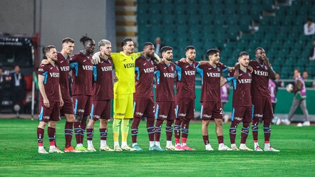 Trabzonspor'dan PFDK kararlarına protesto: Konyaspor maçı öncesi 30 saniye hareketsiz kalındı - gundem