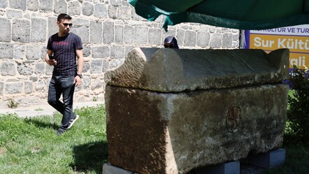 12 bin yıllık tarihe sahip Diyarbakır'da lahit mezar bulundu - kultur-sanat