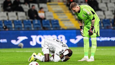 Beşiktaş'ta Mert Günok şoku! Milli kaleci oyundan çıkmak zorunda kaldı - spor