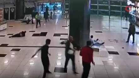 Otogarda dehşet veren görüntüler! Silahlı ve bıçaklı kavgada 1 ölü, 1’i polis 10 yaralı - gundem