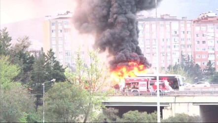 İstanbul'da sıcak saatler! Ümraniye'de iki yolcu otobüsü cayır cayır yandı - gundem