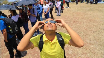 Gözlerim neden acıyor? Güneş tutulmasının ardından Google aramaları tavan yaptı - haberler