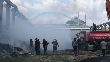 Bayram izni faciadan kurtardı: Tekstil fabrikasında büyük yangın - gundem