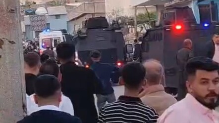 Kavgada yaralananlara müdahale eden sağlık ekibine saldırı! Ambulansı da taşladılar - gundem