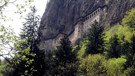 Bayramda Sümela Manastırı'na ziyaretçi akını! 3 günde 10 bin kişi gezdi - kultur-sanat