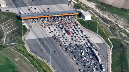 Tatil bitti, İstanbul'a dönüşler başladı: Araç kuyrukları oluştu, havalimanı doldu taştı - gundem