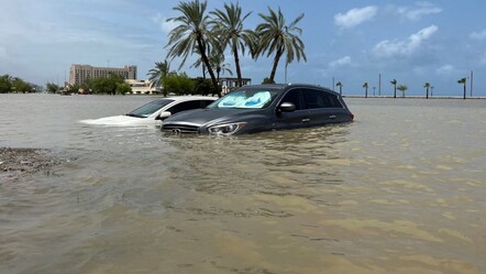 Dubai'yi sel vurdu! Uçaklar yüzdü - haberler