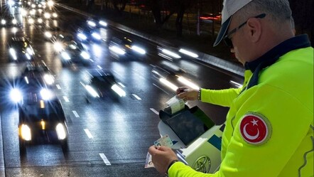 Trafikte selektör yapanların cezaları iptal edildi! Selektör yapmanın cezası merak ediliyordu - ekonomi