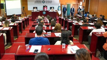 DEM Parti'nin kazandığı Diyarbakır'da skandal! Belediye meclisindeki Türk bayrağı kaldırıldı - gundem
