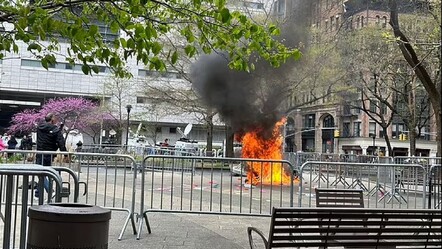Trump'ın davası görülüyordu, mahkeme salonu önünde kendini ateşe verdi! - dunya