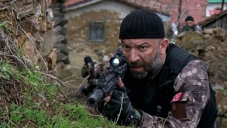 Arka Sokaklar dizisinde Mesut karakterini canlandıran Şevket Çoruh hakkında - haberler