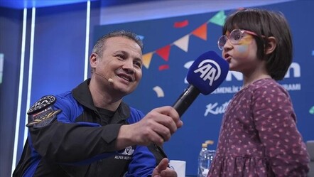 Türkiye'nin ilk astronotu Alper Gezeravcı, Anadolu Ajansı'nda çocuklarla buluştu - gundem
