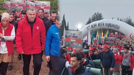 57. Alay Vefa Yürüyüşü yapıldı! Yokuşu koşarak çıkan Bakan Bak'a yetişmekte zorlandılar - kultur-sanat