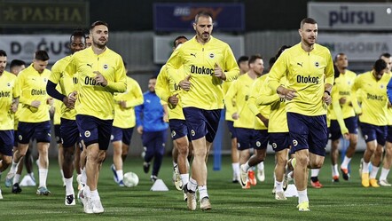 Fenerbahçe'de hareketli saatler! İsmail Kartal, 3 ismi derbi kadrosuna almadı - spor