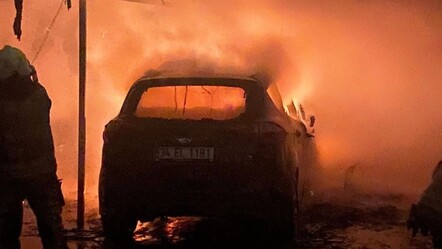 Kadıköy'de sıcak saatler! Apartmanın otoparkındaki arabalar yandı - gundem