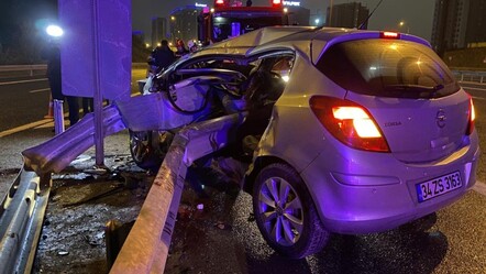 Eyüpsultan’da feci kaza! Araba bariyerlere saplandı, ölü ve yaralı var - gundem