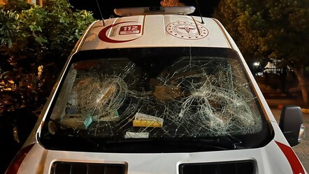 Sağlıkta şiddet bitmiyor! Hasta yakınları, 112 çalışanlarına kürekle saldırdı - gundem