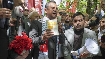 CHP lideri Özgür Özel, Deniz Gezmiş’in mezarında paşalara özgürlük istedi - politika