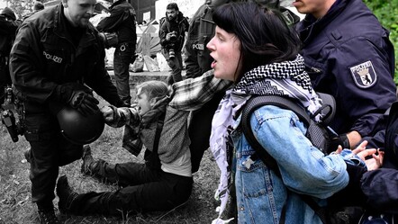 Üniversite protestoları Avrupa'da yayılıyor... Berlin Hür Üniversitesi ve Amsterdam Üniversitesi öğrencilerinden Filistin'e destek protestosu! - dunya